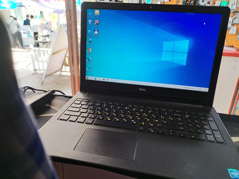 Noutbuk sotiladi Dell