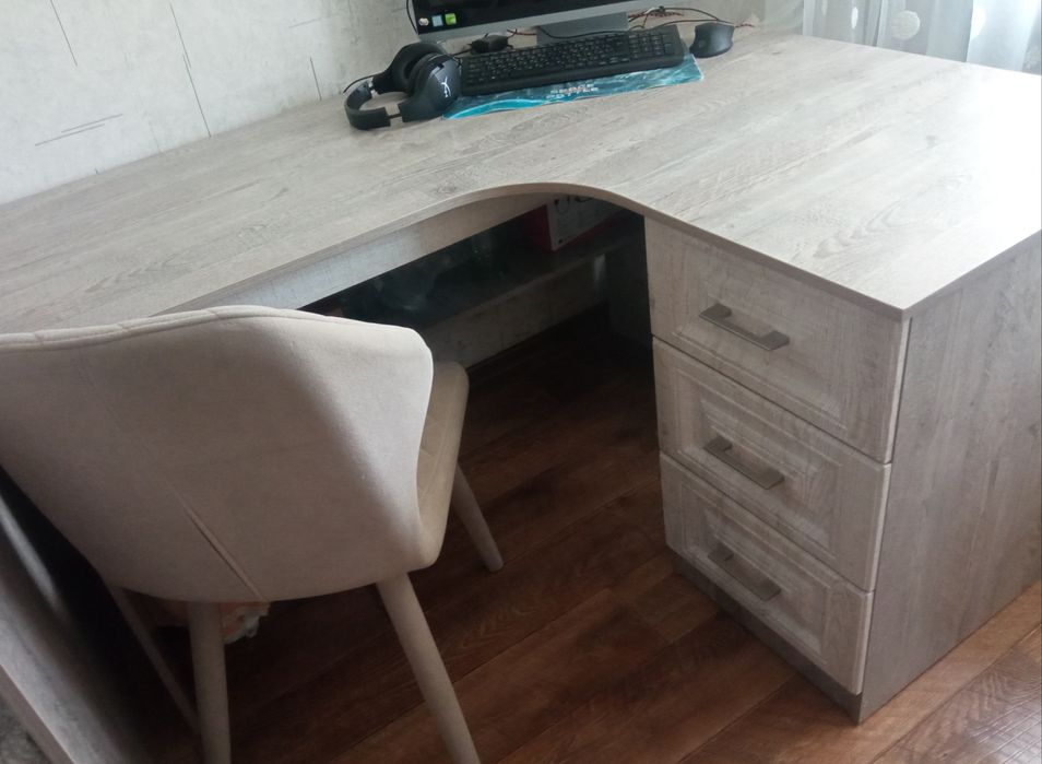 Стол письменный угловой