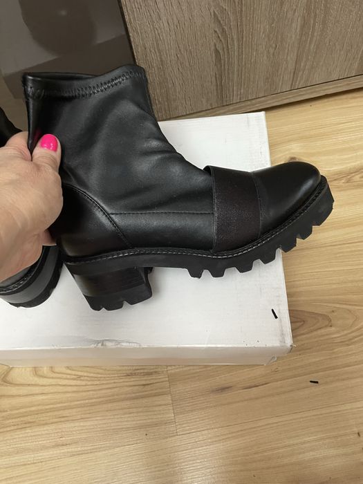 Боти CARLO  FABIANI-номер 36, но отговарят на 37