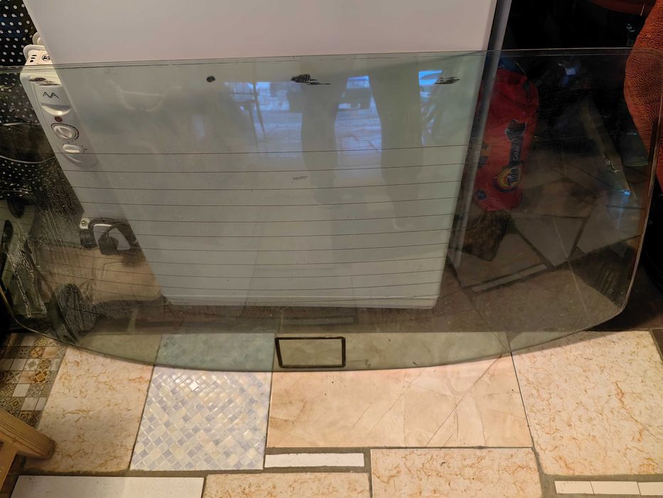 Продам Заднее Стекло на Volkswagen Jetta 2