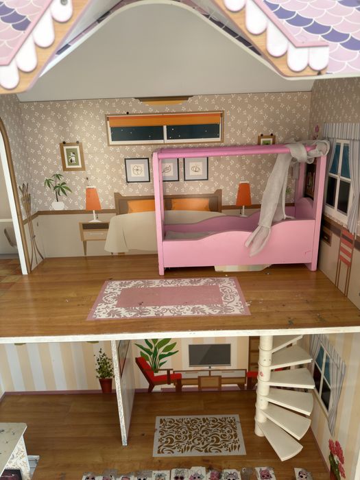 Продам кукольный домик