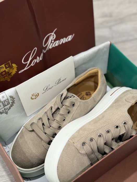 Новые кроссовки – 21 000 тг