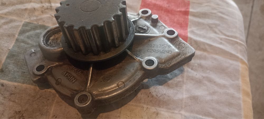 Корпус термостата Volvo Помпа Volvo