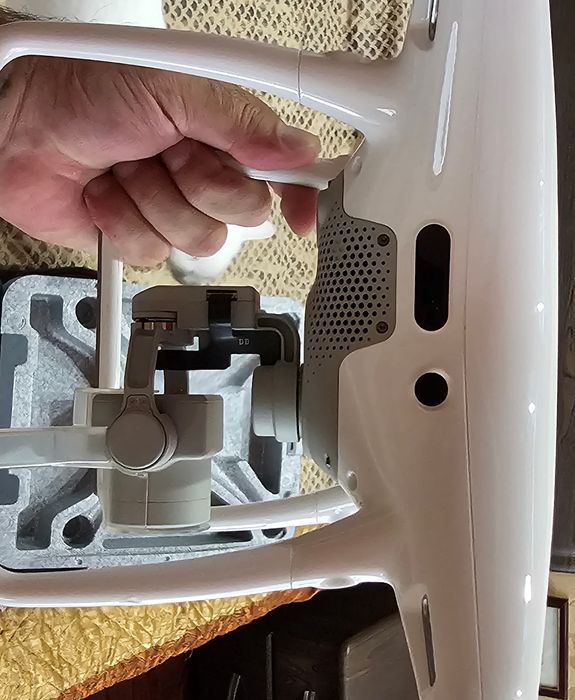 Квадрокоптер DJI Phantom 4 Pro