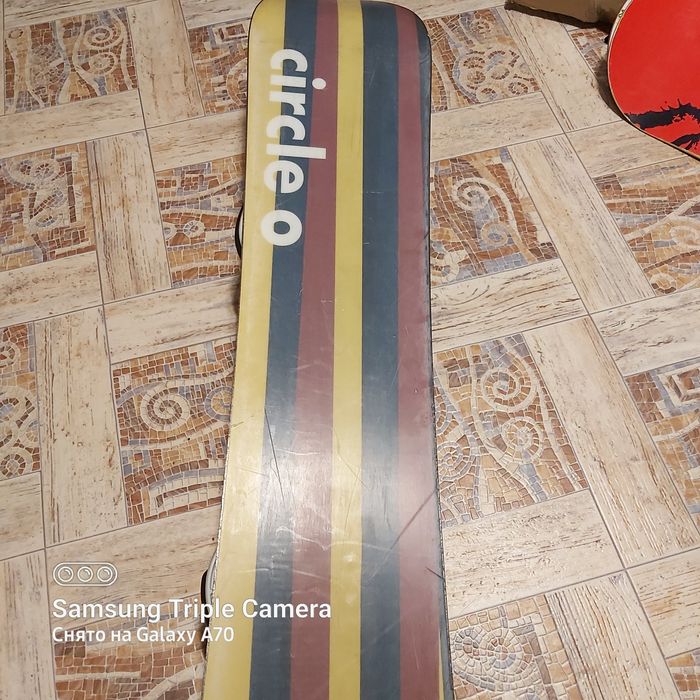 Сноуборд snowboard с креплениями.