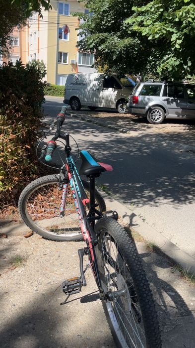 Bicicleta fete aproape nouă arată impecabil