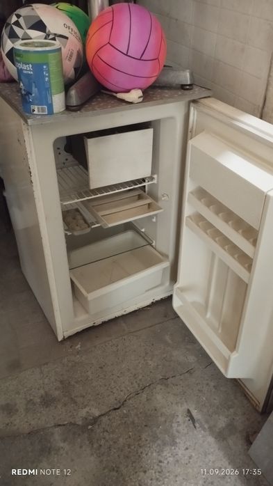 Хладилник МРАЗ..