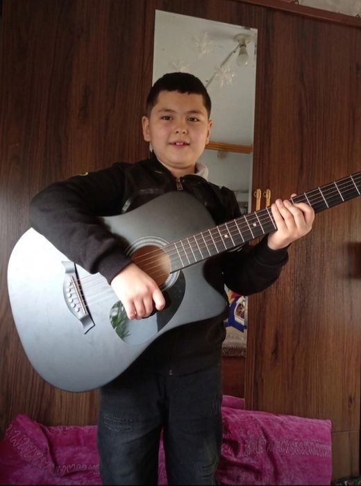 Acustik gitara 38 o'lchamli. 620 ming kelishamiz