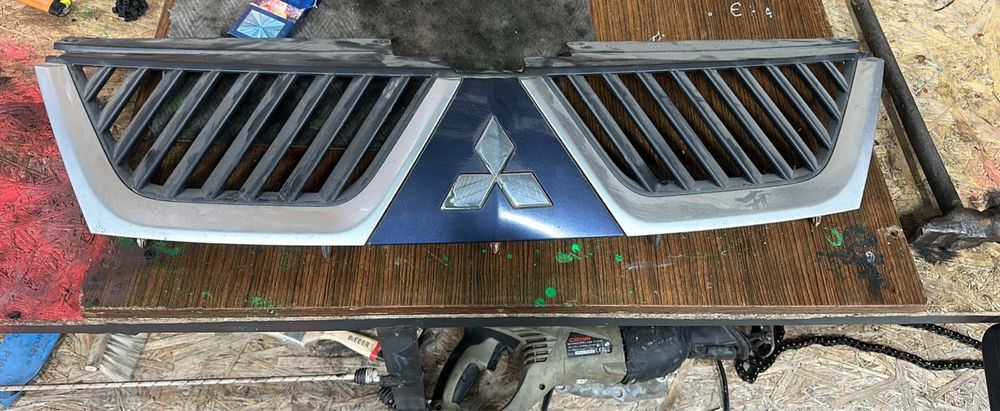 Передняя Решетка Митсубиси Оутлендер 2 поколение