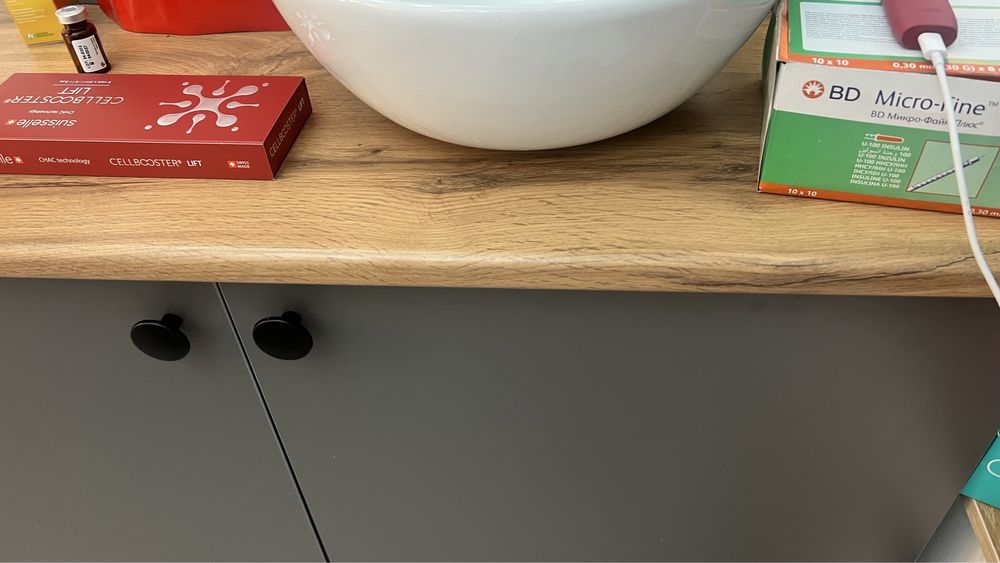 Гарнитур с раковиной и смесителем