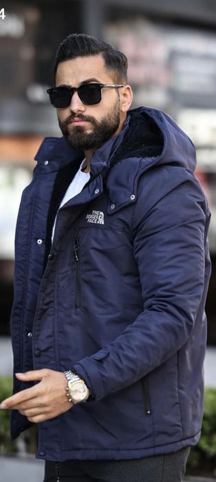 Продавам чисто ново мъжко дебело зимно ватирано непроникаемо яке .