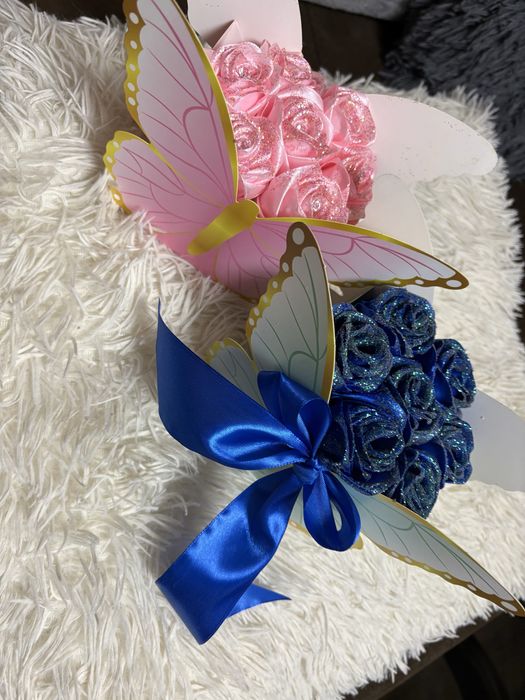 Букет от сатенени рози