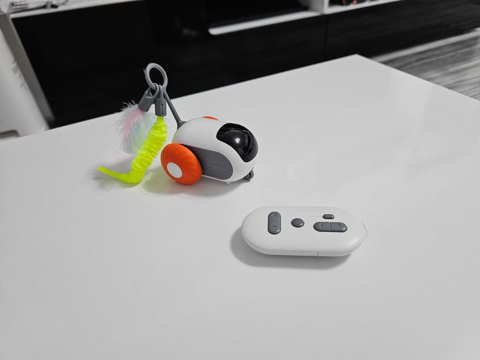 Masinuta inteligenta pentru pisici – remote 20m, evitare obstacole
