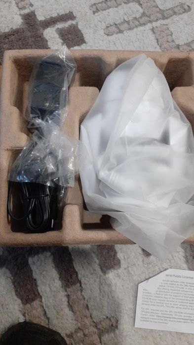 Vând camera de supraveghere.