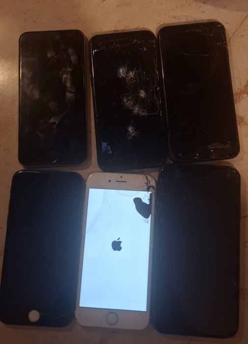 Vând telefoane iPhone