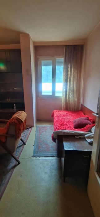 Продавам тристаен монолитен апартамент в Центъра на Асеновград