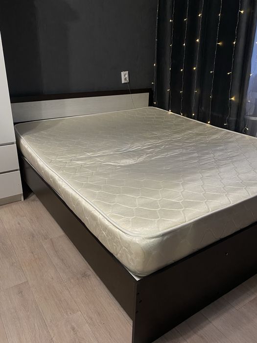 кровать двухспальная