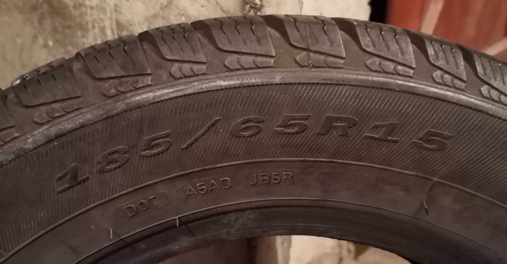 Продавам 2 броя зимни гуми 185.65.15 на 1 сезон дот 2021 Debica