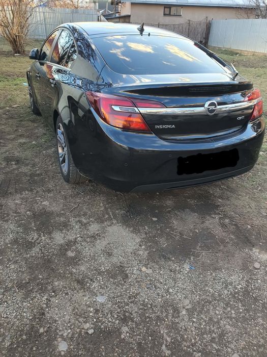 Masina opel insignia