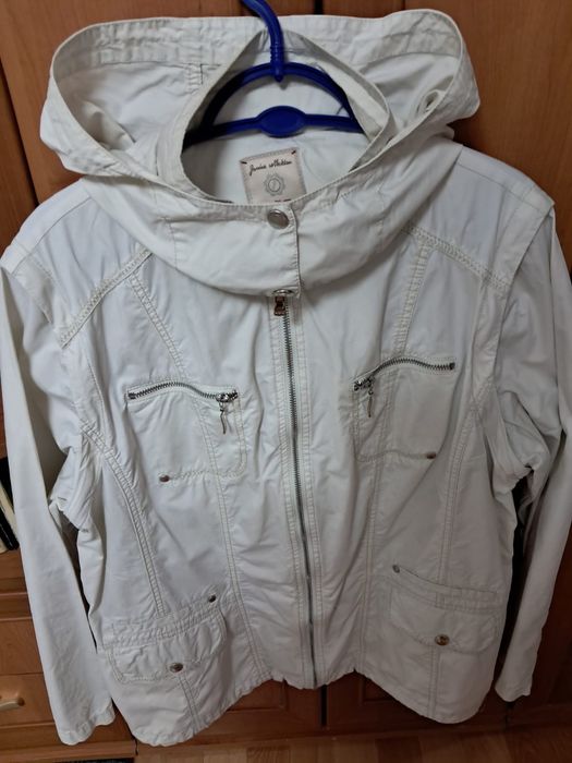 Продам Женскую Ветровку