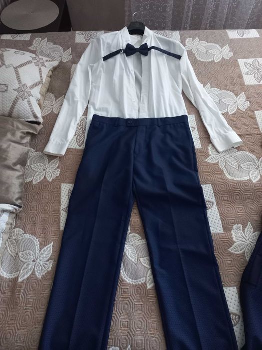 Мъжки костюм,Тъмно син.