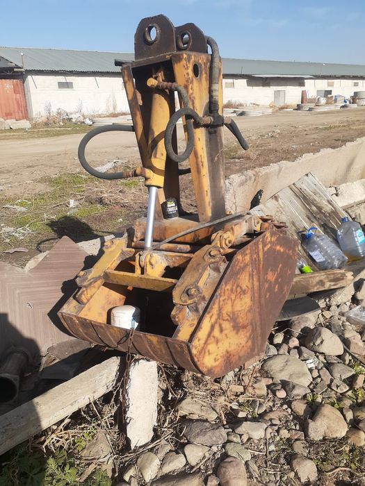 Двухчелюстный ковш