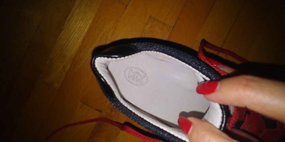 Нови обувки на Колев и Колев, номер 34