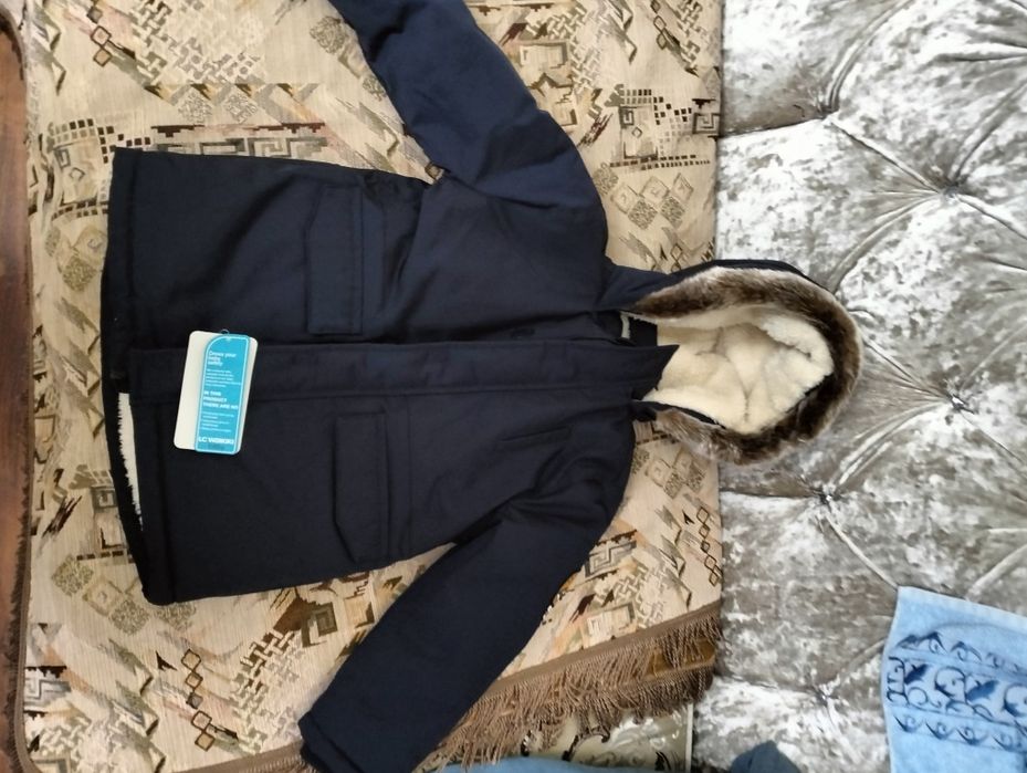 Продаю детскую зимнюю куртку