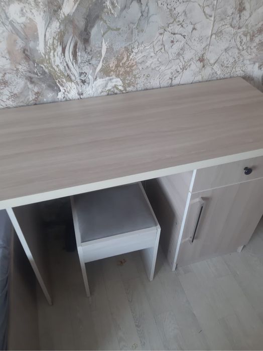 Продам стол и стул. Хорошее состояние.