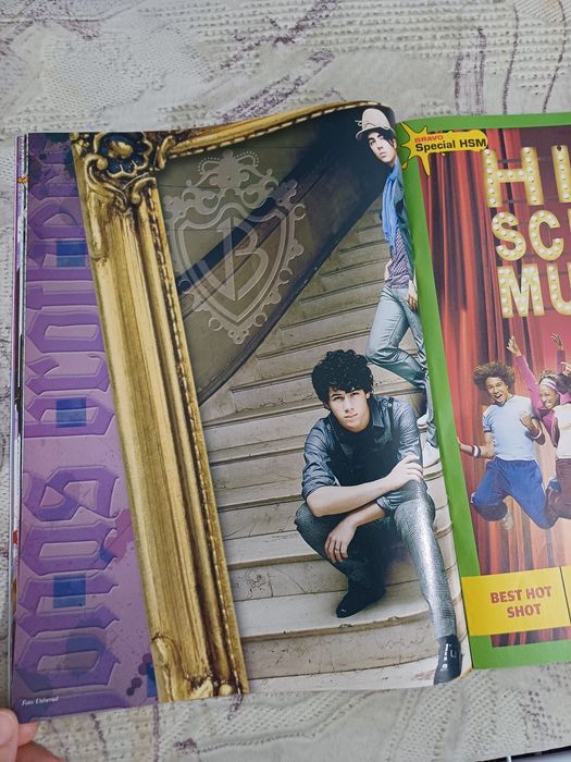 Vand revista Bravo noiembrie 2008, completă, cu Andra, cu 2 POSTERE cu Selena Gomez si Jonas Brothers in stare impecabilă