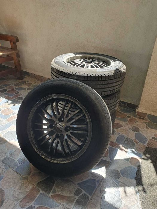 Vând 4 roți Dacia LOGAN