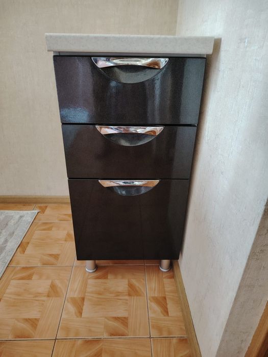 Продам Комод 3 полочный