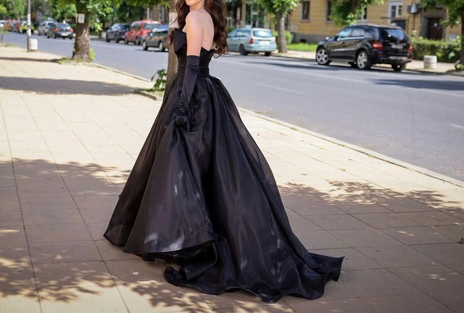 Черна елегантна абитуриентска рокля