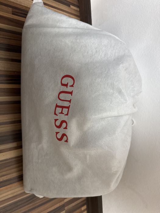 Дамска чанта GUESS
