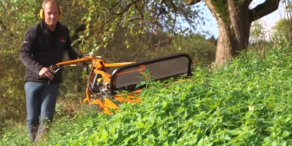 Косене на трева и почистване на затревени терени и соларни паркове