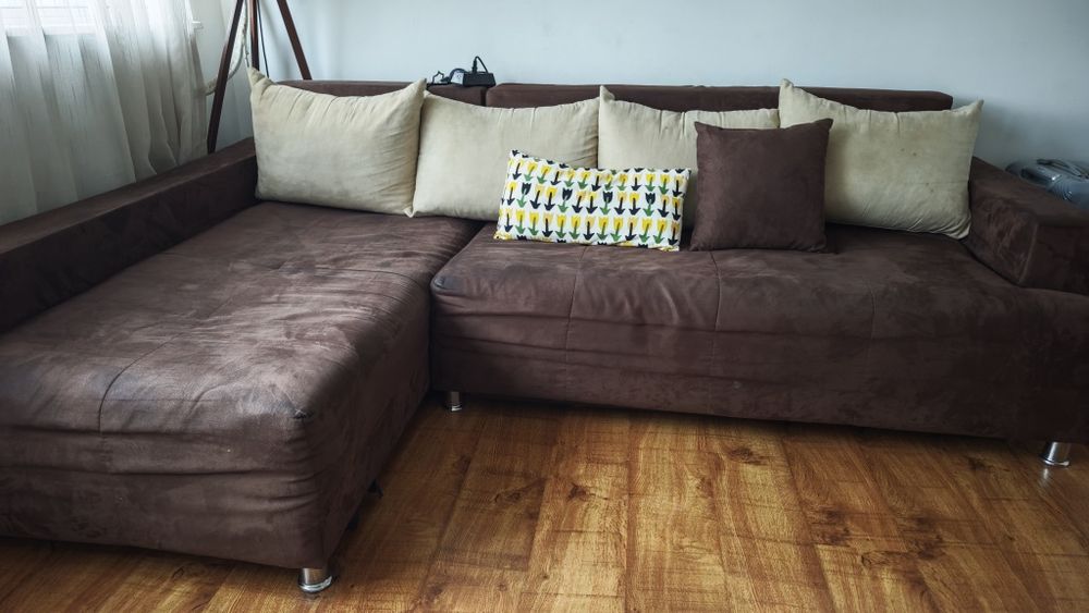 Разтегателен диван в кафяво