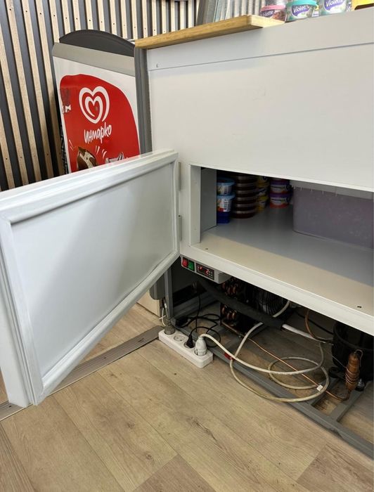 Холодильная витрина Leadbros