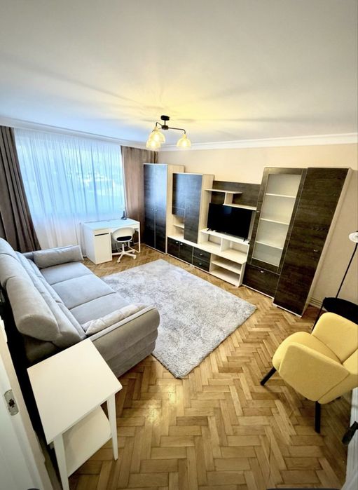 Proprietar inchiriez doua apartamente cu o camera baie si bucatarie in complexul studentesc