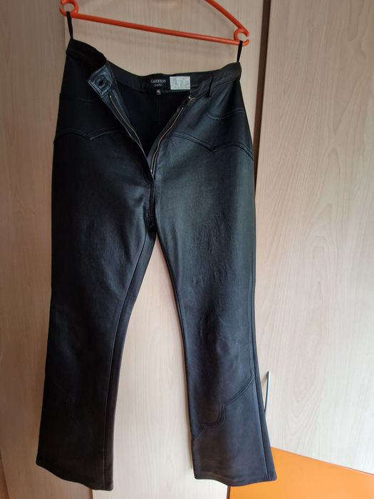 Нови кожени панталони: 42 и 44 номера