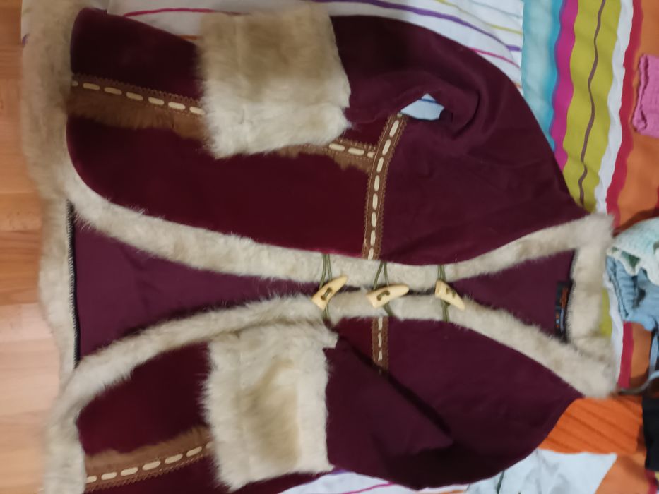 Продам 2 курточки на девочку