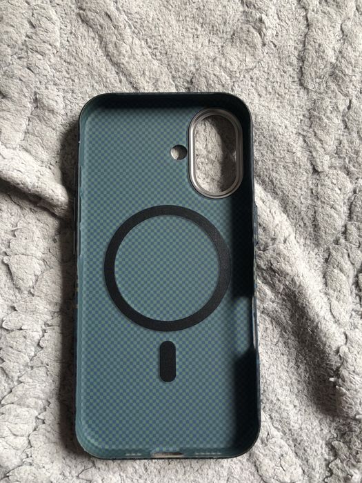 Чехлы на iPhone 15, 16, 17