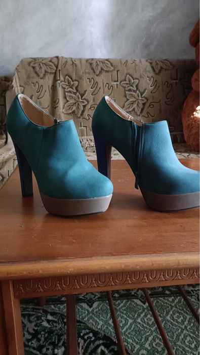 Продам туфли женчкие на каблуке