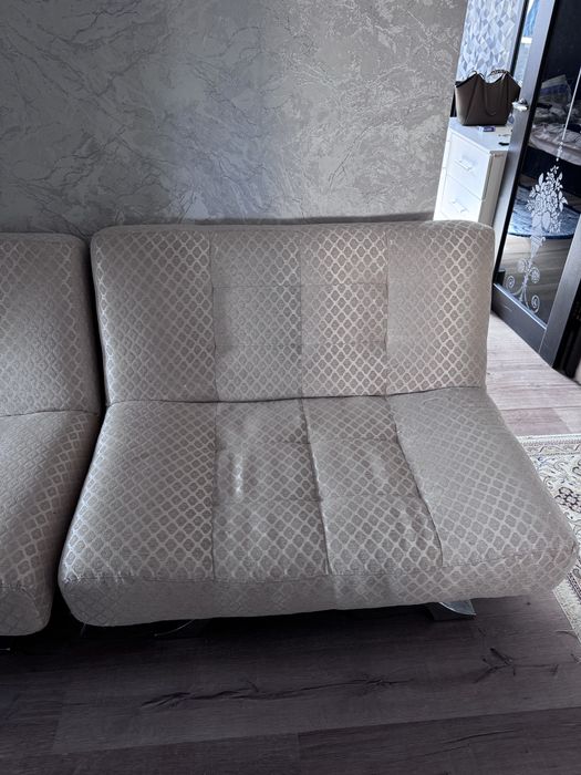 Продам диван с 2 креслами и подушками