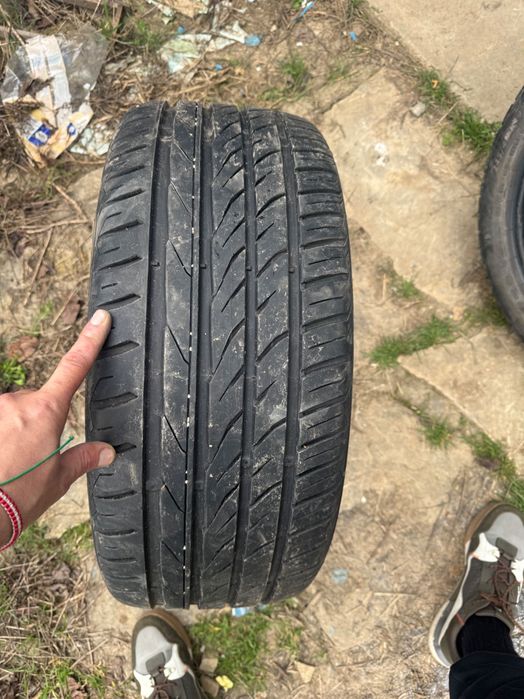 ЛЕТНИ ГУМИ 245/35/19