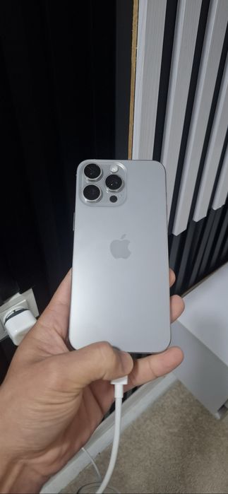 iPhone 15 pro max titanuim