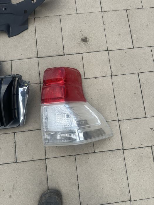 Продам фары передние на 150 прадо