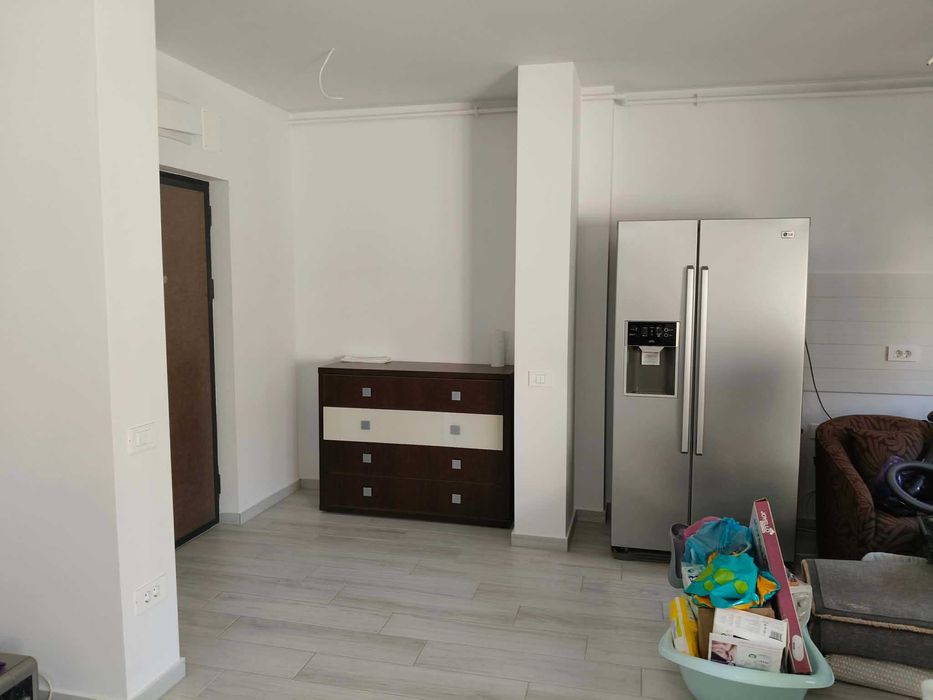 Vând frigider plus congelator