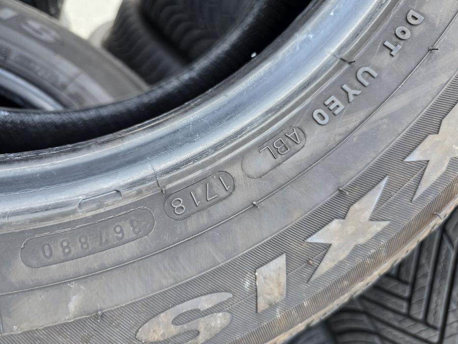 2бр Всесезонни гуми за бус 215 70 15 С - Maxiss