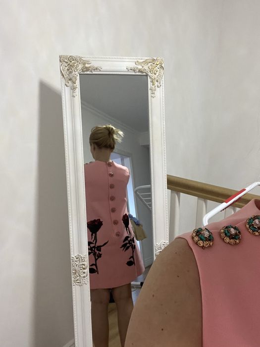 Rochie eleganta cu nasturi bijuterie model dolce gabanna