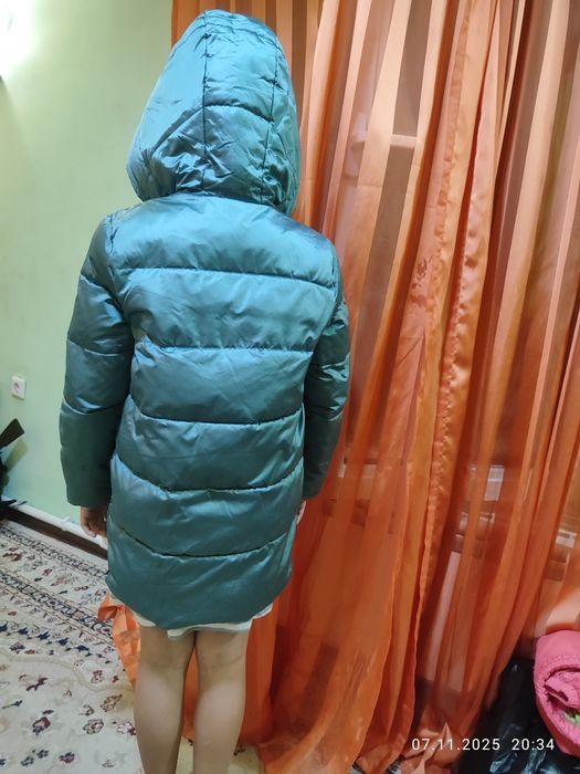 Продам зимние куртки для девочек
